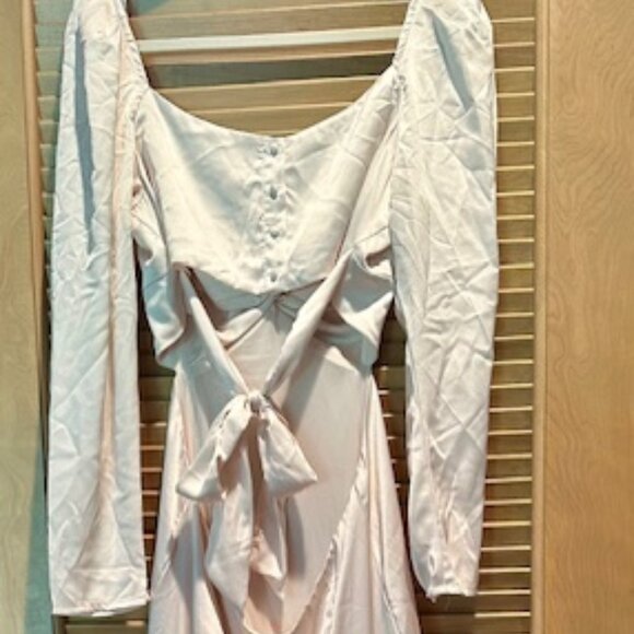 NWOT ASTR the label LAINIE CUTOUT LONG SLEEVE MIDI DRESS - Size XL - Picture 5 of 7